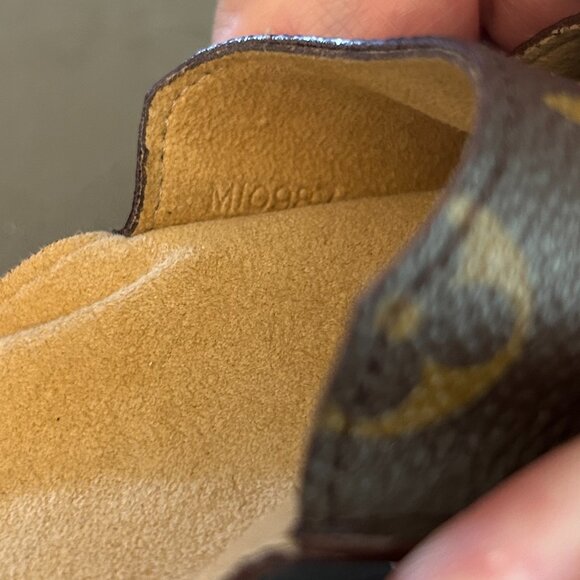 Louis Vuitton Monogram Glasses Case - Picture 8 of 8